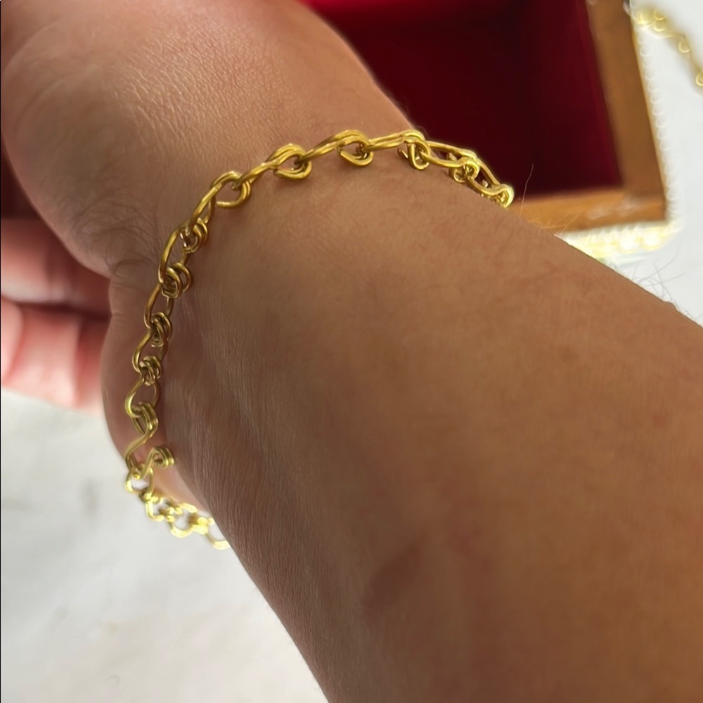 Elegant copper wire loop Chain Bracelet - Picture 4 of 6